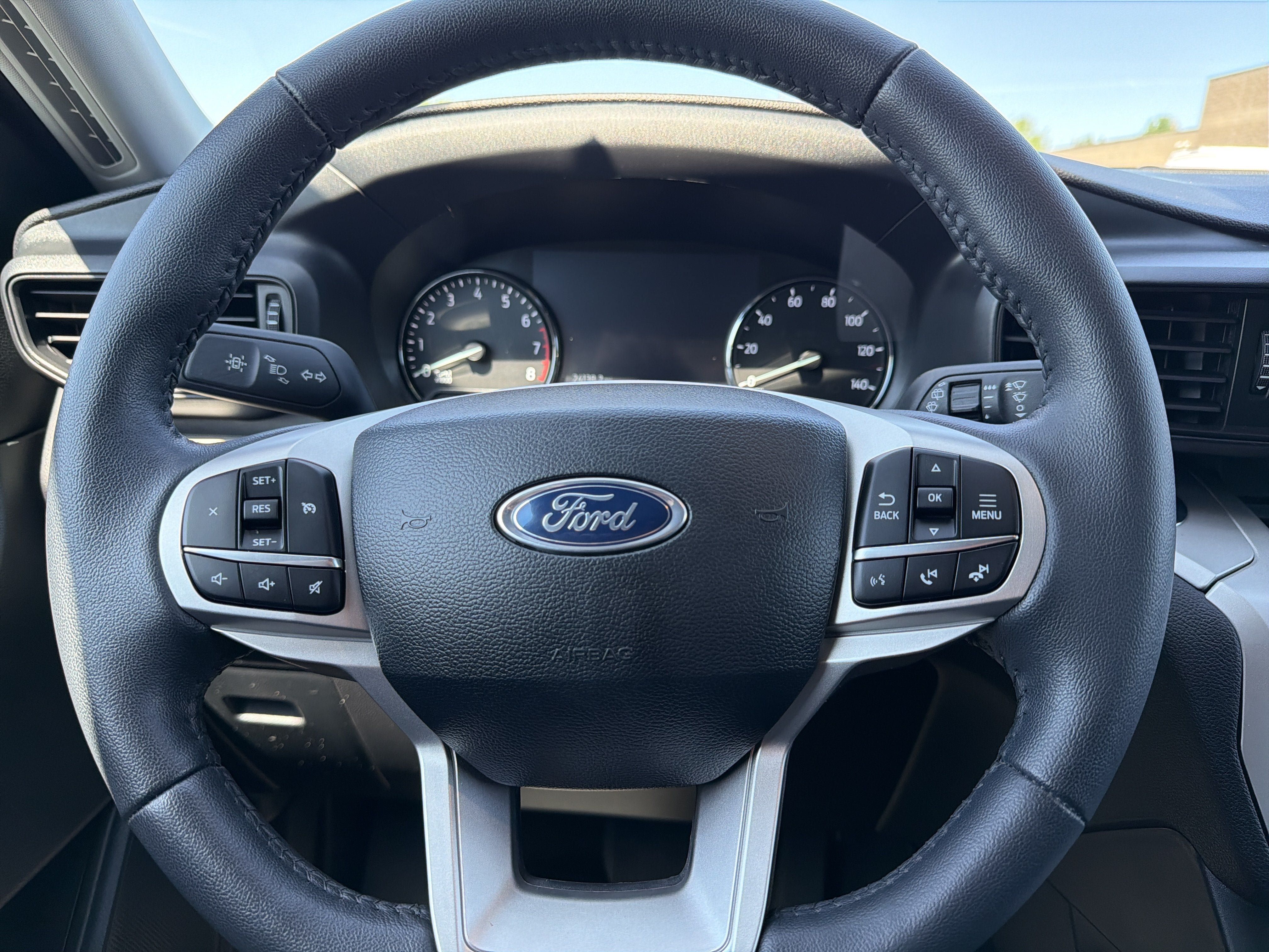 Used 2023 Ford Explorer XLT w/ Class IV Trailer Tow Package AWD/4WD image 14