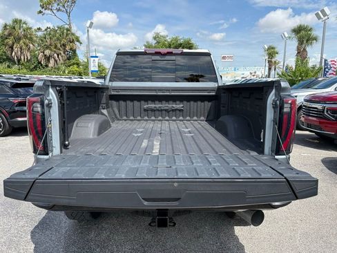 Used 2024 GMC Sierra 2500 AT4X AWD/4WD image 11