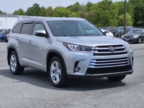 Used 2019 Toyota Highlander Limited AWD/4WD image 2