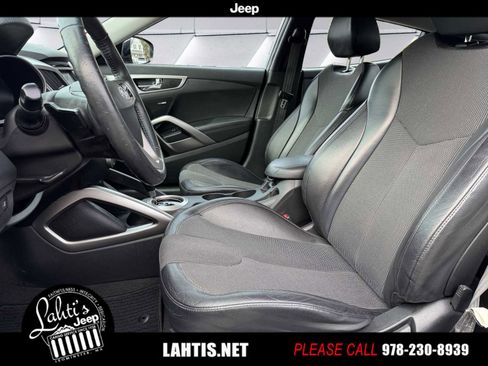 Used 2012 Hyundai Veloster w/ Style Pkg image 7