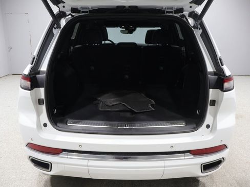 Used 2023 Jeep Grand Cherokee Overland AWD/4WD image 19