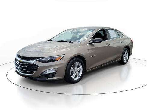 Used 2023 Chevrolet Malibu LS w/ LPO, Floor Liner Package FWD image 2