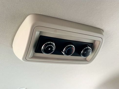 Used 2018 Dodge Grand Caravan SE w/ UConnect Hands-Free Group FWD image 23