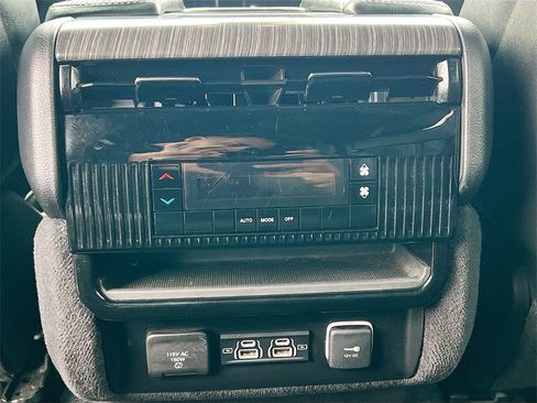 Used 2024 Jeep Wagoneer Series II w/ Flexible Seating Group image 25