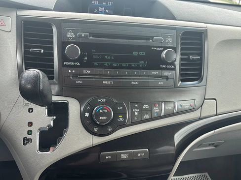 Used 2014 Toyota Sienna LE image 8