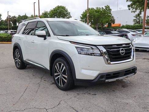 Used 2024 Nissan Pathfinder Platinum w/ Cargo Package AWD/4WD image 2