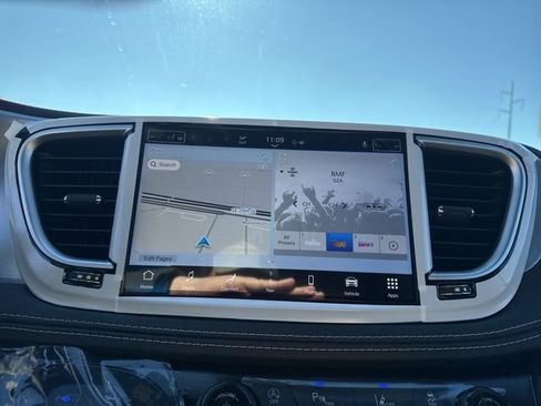 New 2026 Chrysler Pacifica Limited w/ Uconnect Theater Family Group image 22