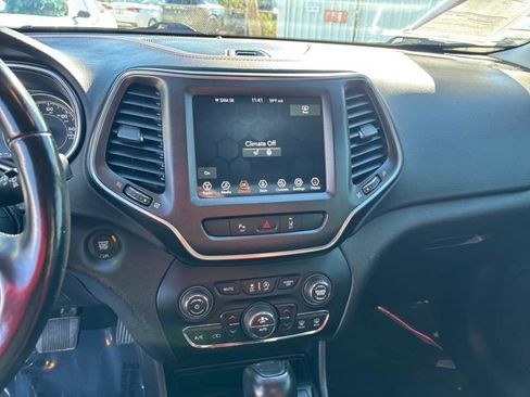 Used 2021 Jeep Cherokee Trailhawk w/ Comfort/Convenience Group image 30