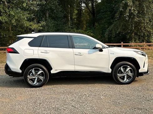 Used 2023 Toyota RAV4 SE w/ Weather & Moonroof Package AWD/4WD image 10