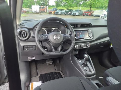 Used 2024 Nissan Kicks S FWD image 9