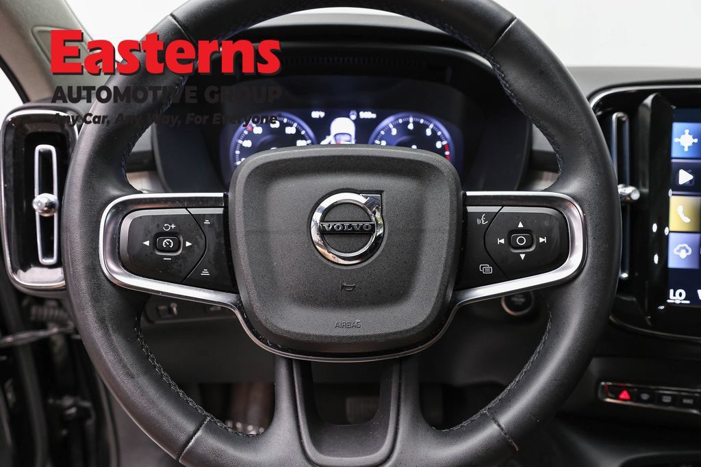 Used 2022 Volvo XC40 T5 Momentum AWD/4WD image 12