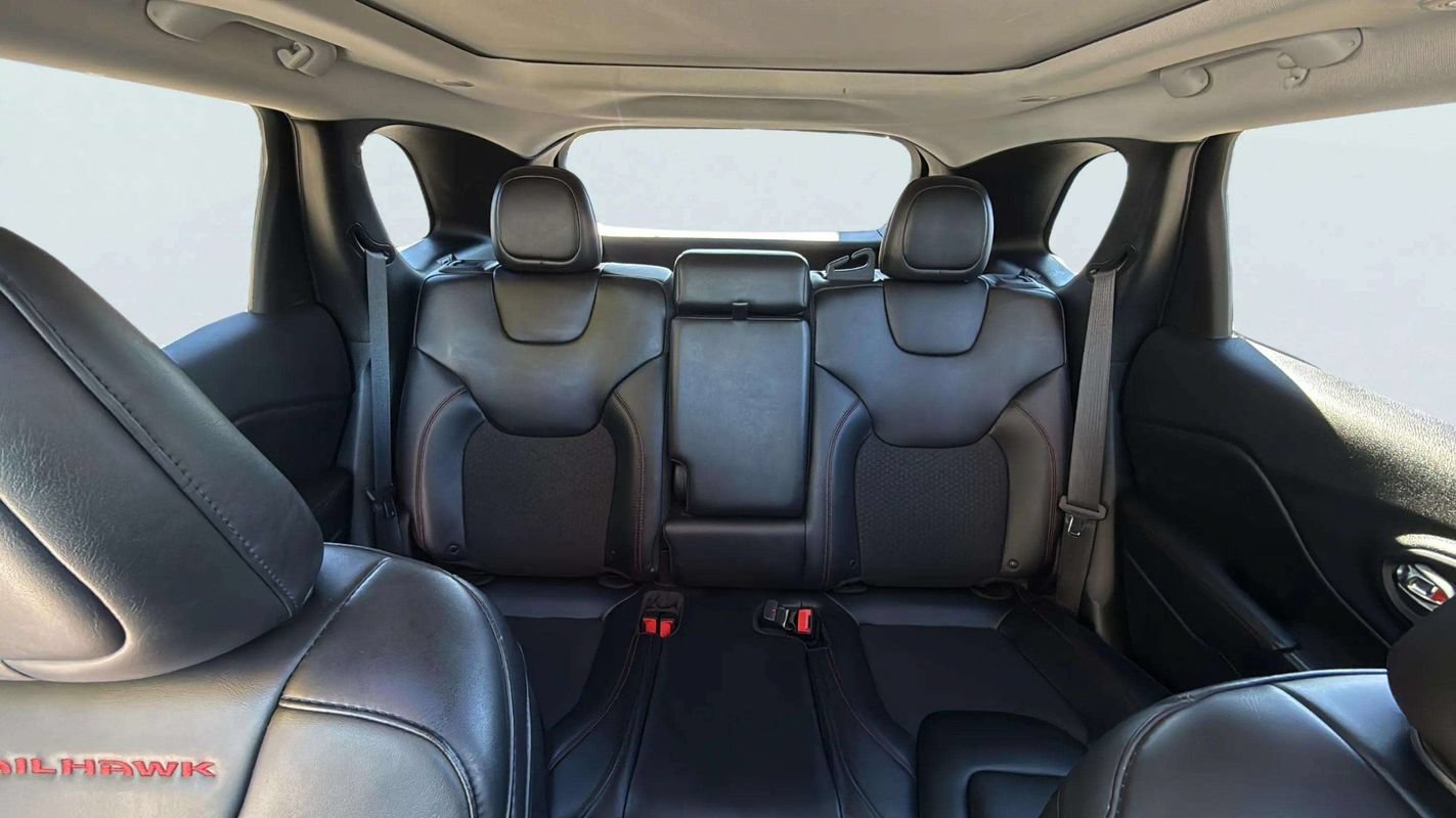 Used 2019 Jeep Cherokee Trailhawk AWD/4WD image 21