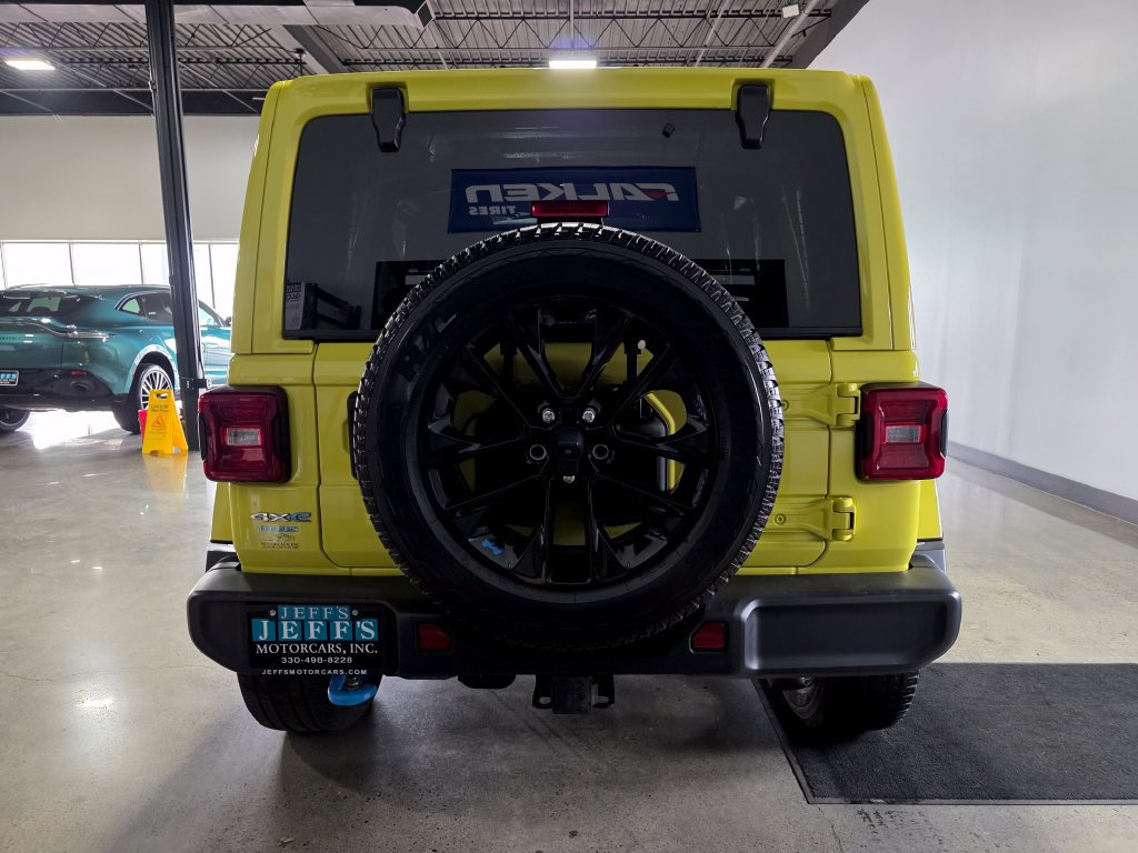 Used 2023 Jeep Wrangler Unlimited Sahara AWD/4WD image 5