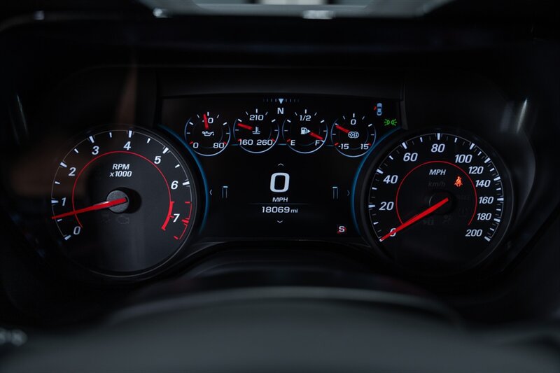 Used 2018 Chevrolet Camaro ZL1 RWD image 17