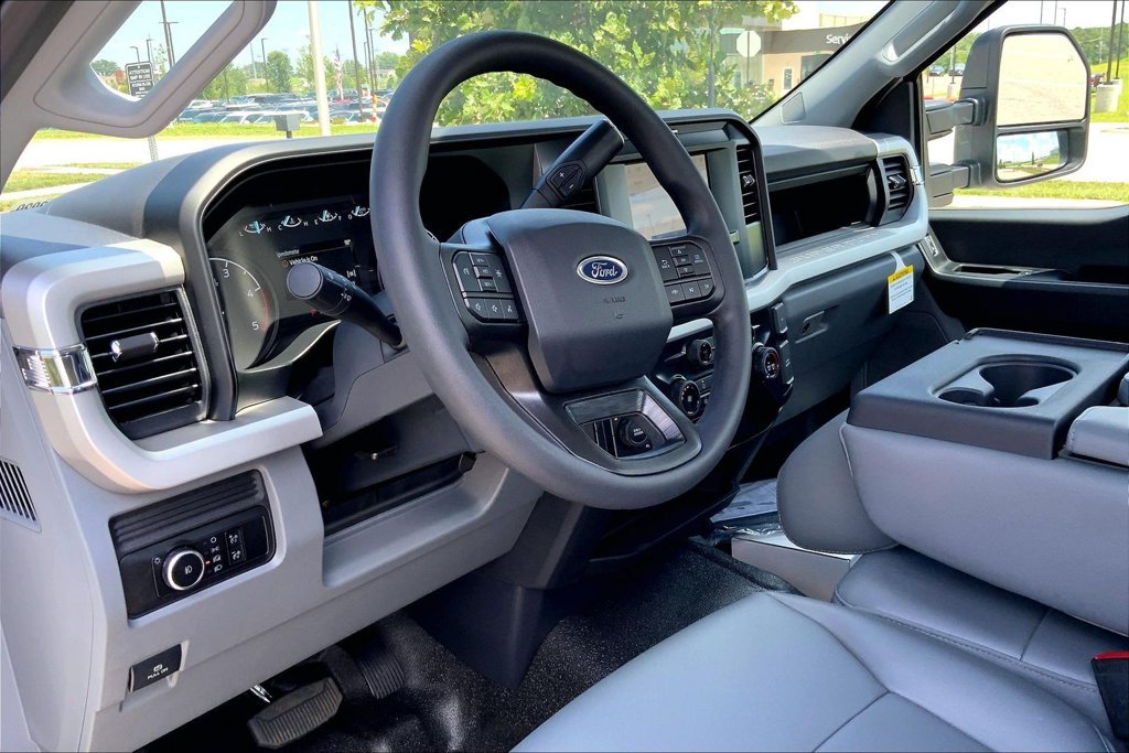 New 2026 Ford F550 4x4 Regular Cab Super Duty image 6