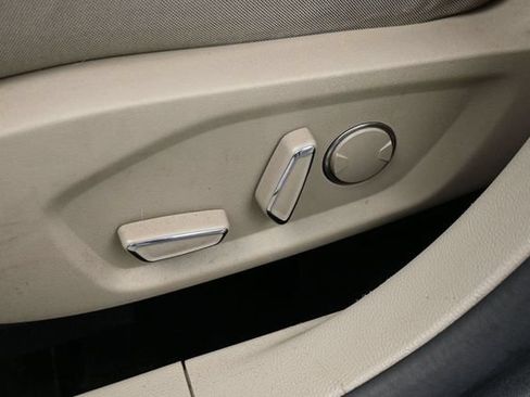 Used 2018 Ford Fusion SE FWD image 12