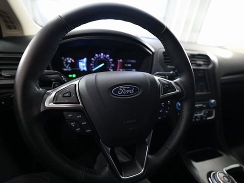 Used 2018 Ford Fusion SE w/ Equipment Group 201A image 17