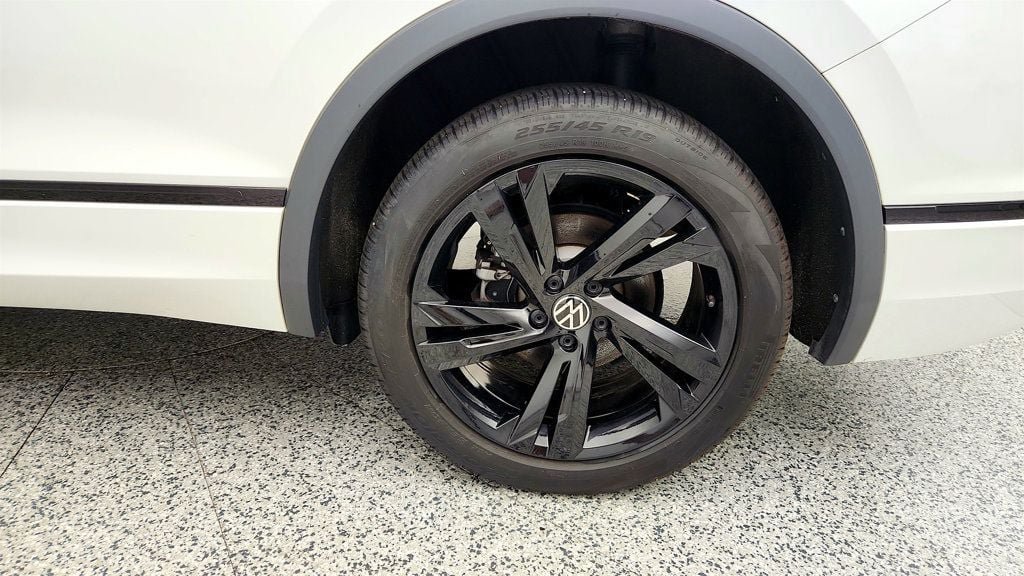 Used 2024 Volkswagen Tiguan SE R-Line AWD/4WD image 9