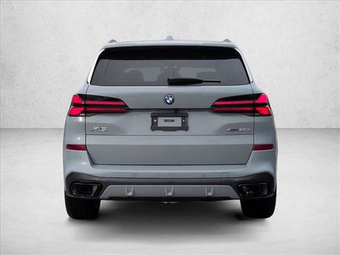New 2026 BMW X5 xDrive50e image 8