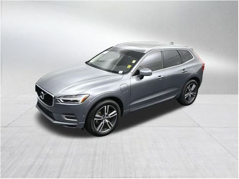Used 2019 Volvo XC60 T8 Momentum w/ Premium Package AWD/4WD image 14