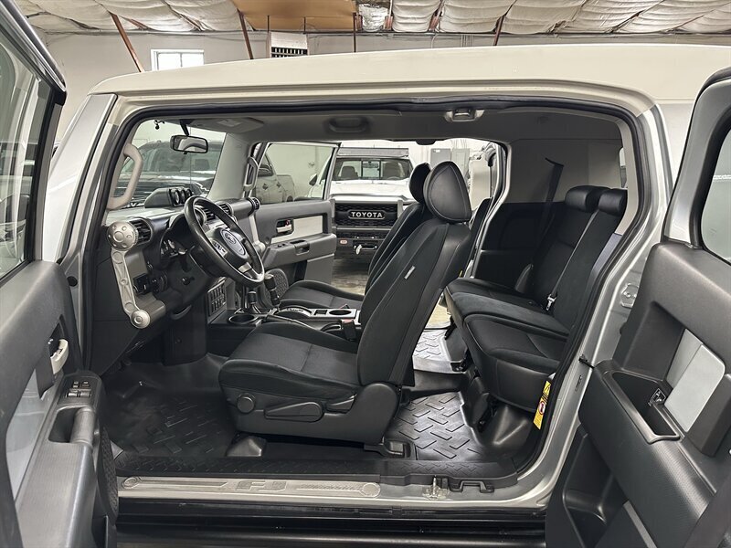 Used 2007 Toyota FJ Cruiser 4WD w/ Upgrade Pkg 2 image 13