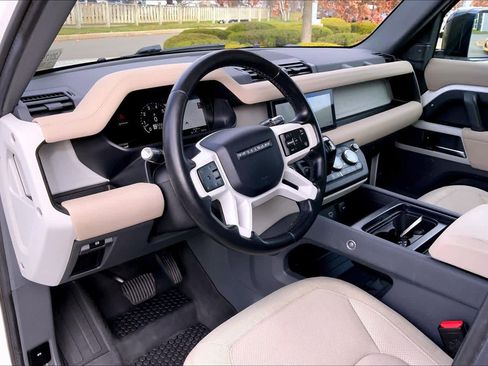 Used 2020 Land Rover Defender 110 SE image 17