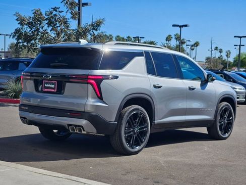 New 2026 Chevrolet Traverse LT image 2