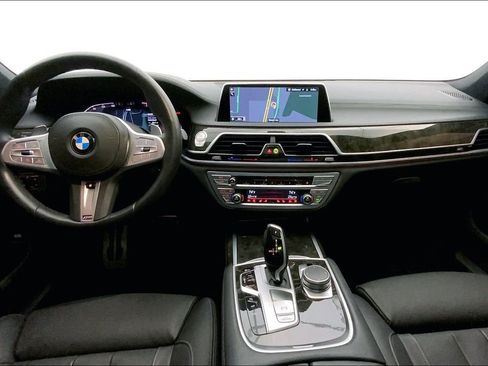 Used 2020 BMW 740i xDrive w/ M Sport Package image 15