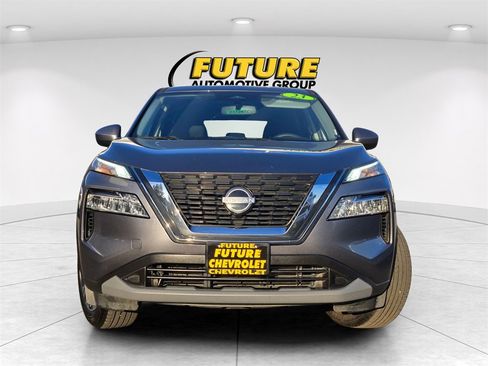 Used 2023 Nissan Rogue SV image 2