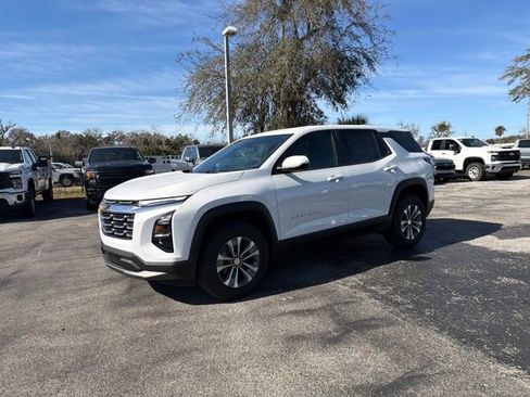 New 2026 Chevrolet Equinox LT image 2