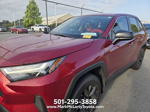 Used 2024 Toyota RAV4 LE FWD image 5