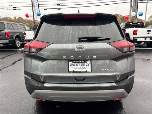 Used 2022 Nissan Rogue SV image 3