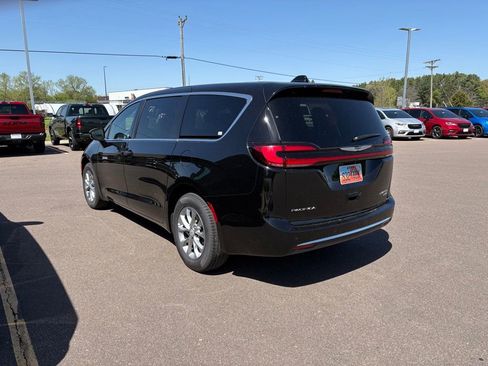 Certified 2026 Chrysler Pacifica Limited AWD/4WD image 3