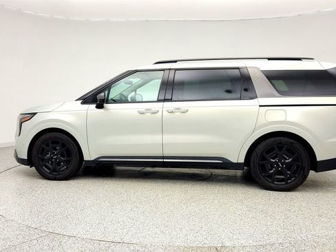 Used 2025 Kia Carnival SX Prestige image 8