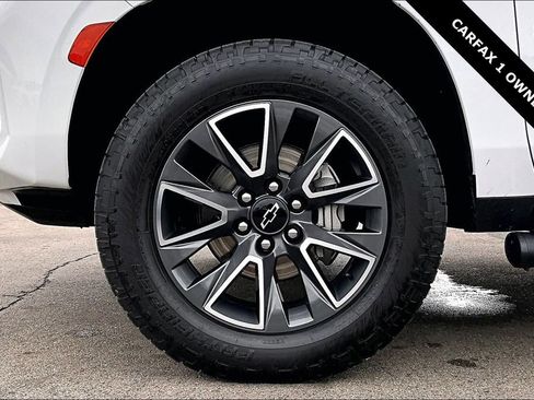 Used 2024 Chevrolet Suburban Z71 w/ Luxury Package image 34