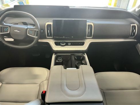 Used 2025 Ford Expedition Active AWD/4WD image 8