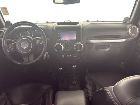 Used 2014 Jeep Wrangler Unlimited Sahara w/ Connectivity Group AWD/4WD image 14