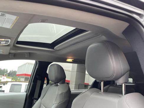 Certified 2025 Toyota Sienna XLE FWD image 20