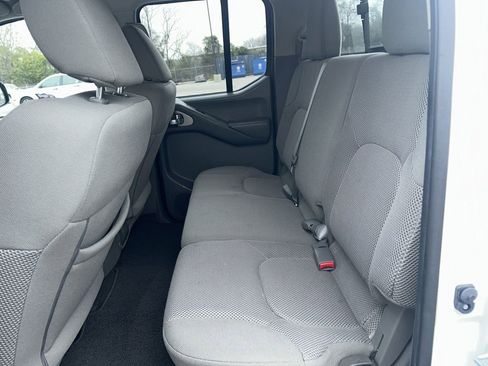 Used 2021 Nissan Frontier SV w/ Midnight Edition Floor Mats image 22