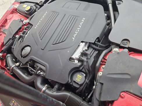 Used 2016 Jaguar F-TYPE R image 32