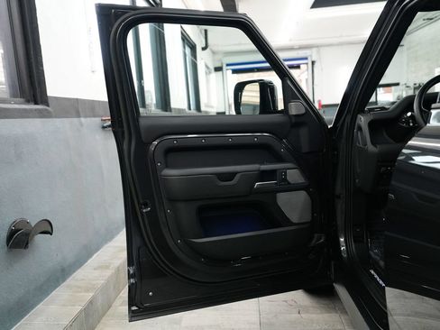 Used 2023 Land Rover Defender 130 X-Dynamic SE AWD/4WD image 10