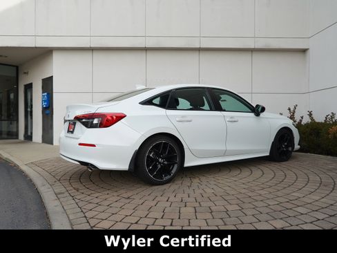 Used 2023 Honda Civic Sport image 3