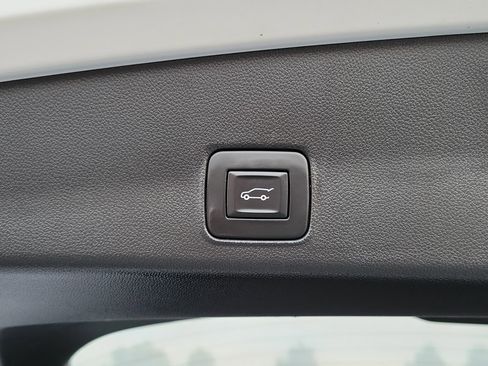 Used 2023 Chevrolet TrailBlazer RS w/ Sun and Liftgate Package image 19