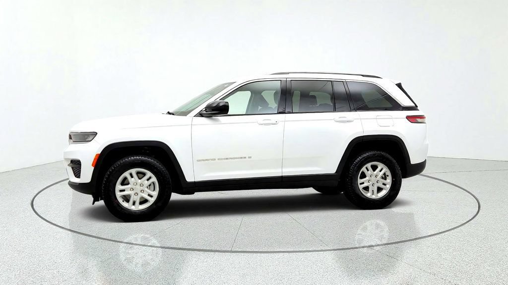 Used 2023 Jeep Grand Cherokee Laredo AWD/4WD image 8