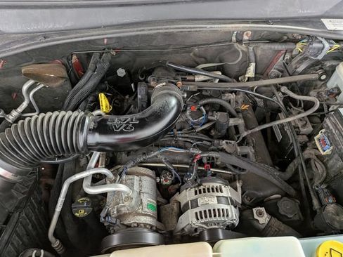 Used 2010 Jeep Liberty Sport w/ Popular Equipment Group AWD/4WD image 24