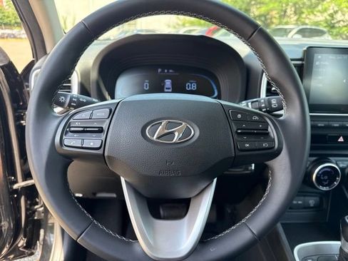 Used 2023 Hyundai Venue SEL FWD image 8
