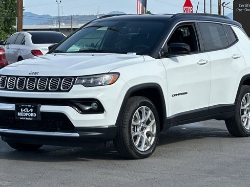 Used 2025 Jeep Compass Limited AWD/4WD image 9