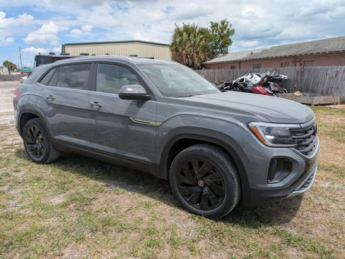 New 2026 Volkswagen Atlas Cross Sport SE FWD image 2