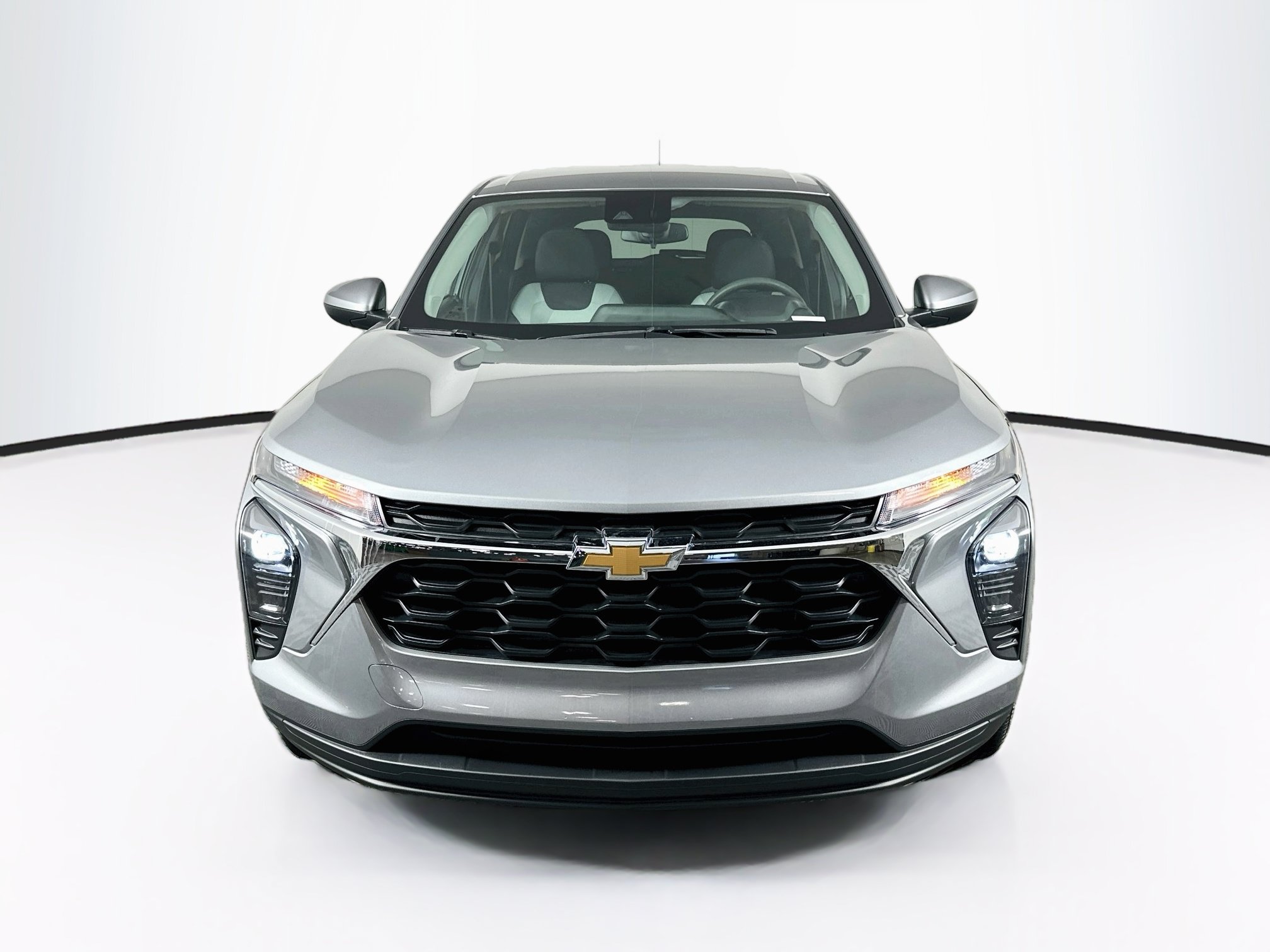 Used 2025 Chevrolet Trax LS w/ LS Convenience Package FWD image 2