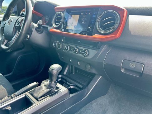 Used 2017 Toyota Tacoma TRD Sport w/ Tow Package AWD/4WD image 21